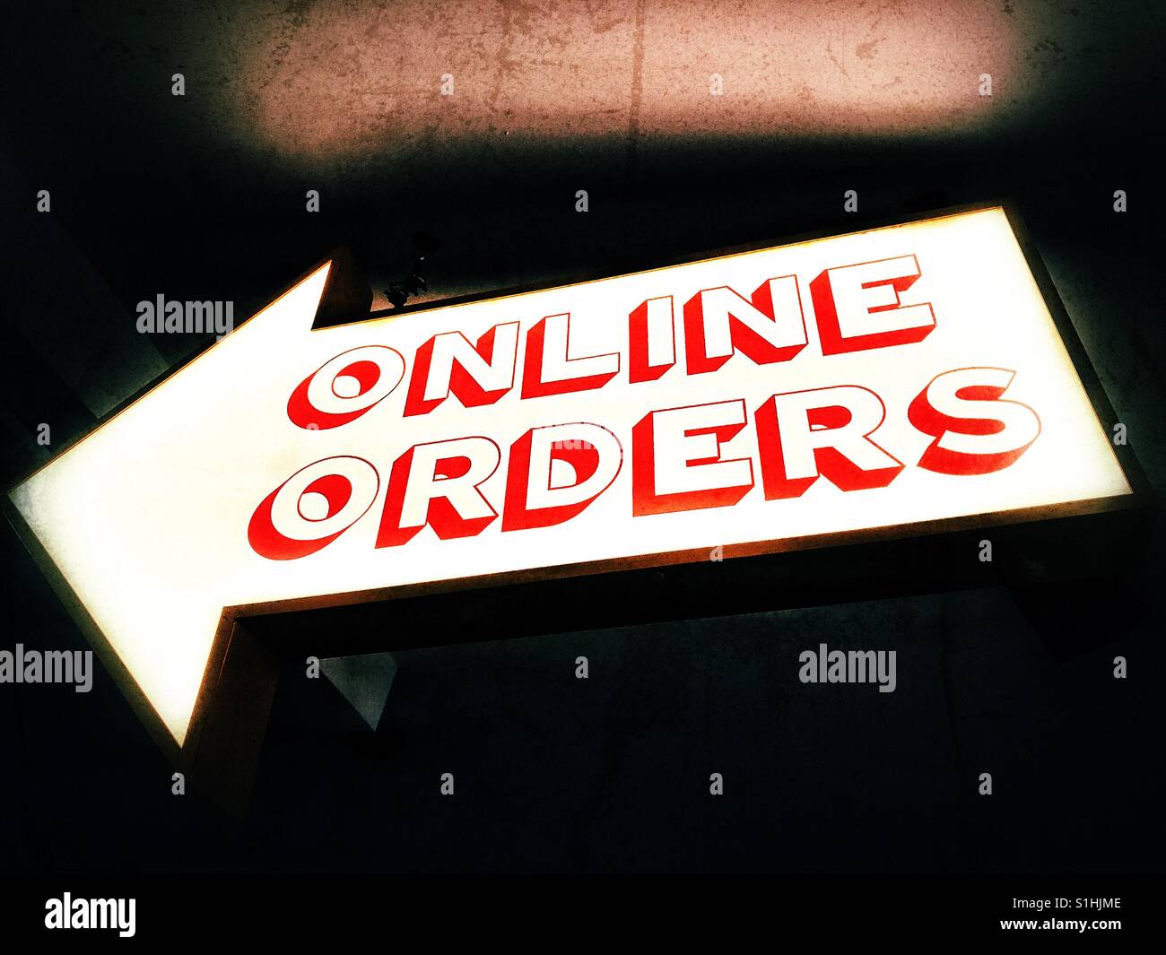 Online orders sign Stock Photo - Alamy