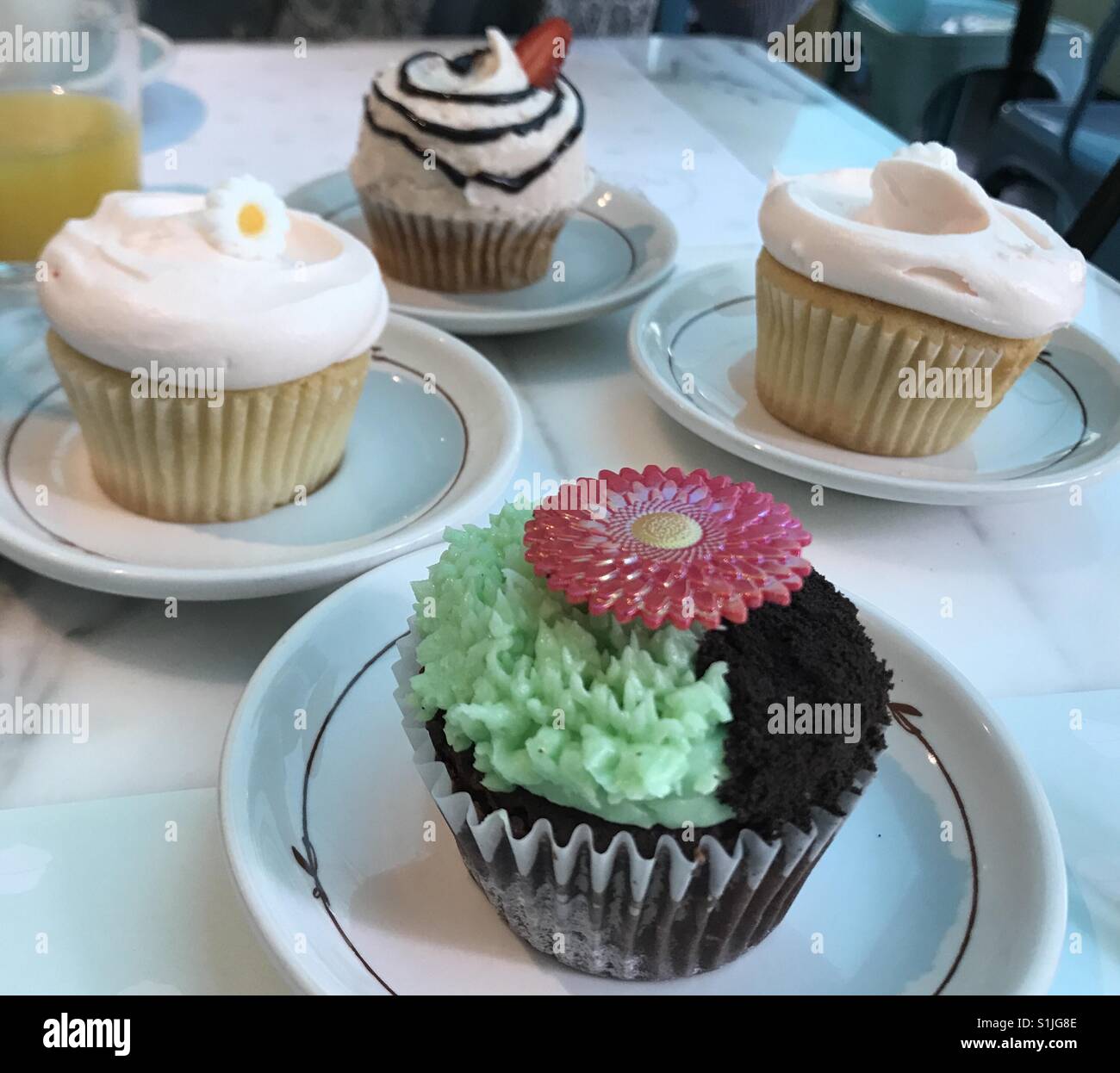 Cupcakes in Magnolia Bakery Stock Photo Alamy