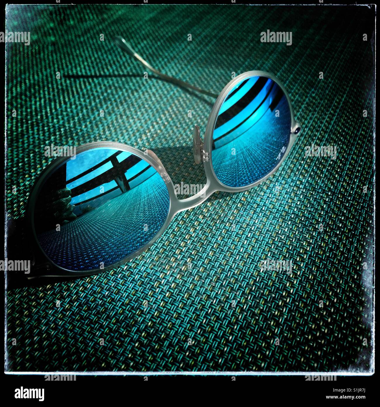 Reflection in sunglasses Stock Photo - Alamy