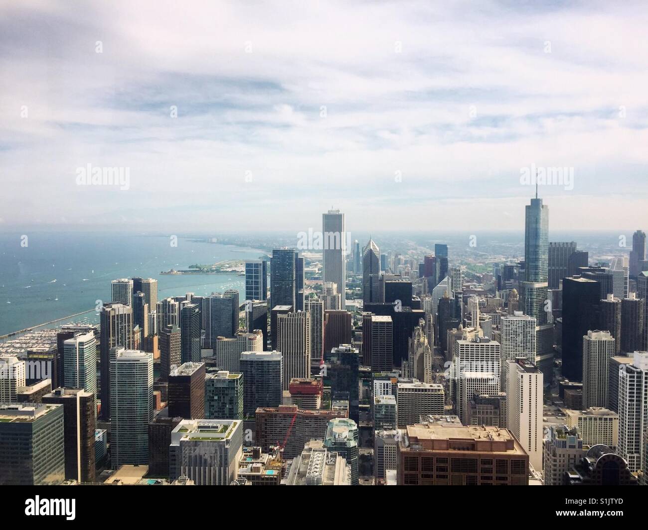 Chicago skyline buildings hi-res stock photography and images - Alamy