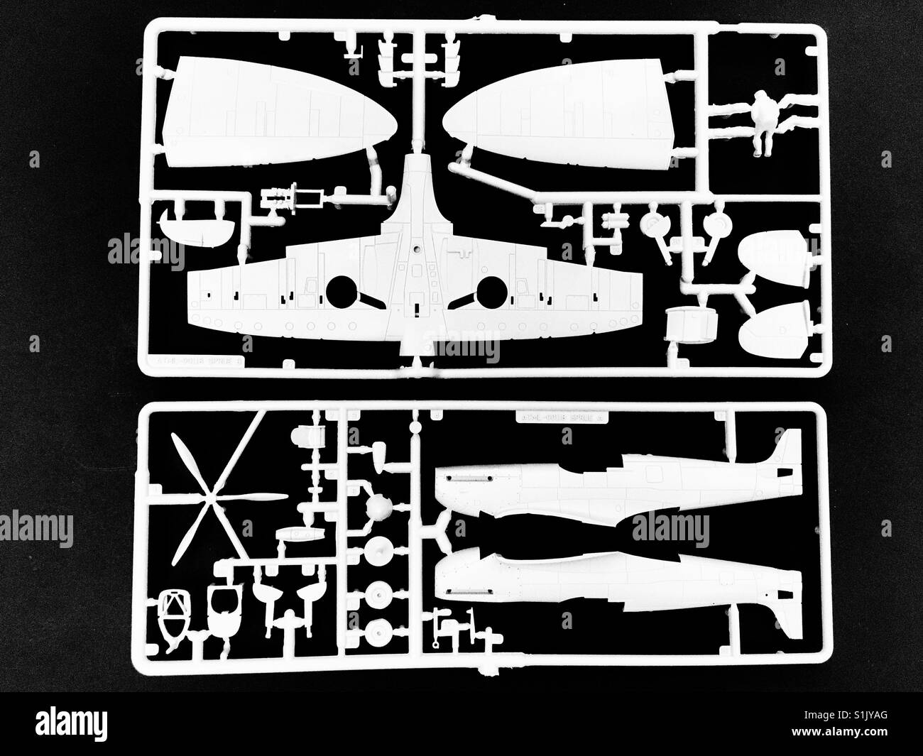 Airfix Supermarine Spitfire MkIa scale model Stock Photo - Alamy