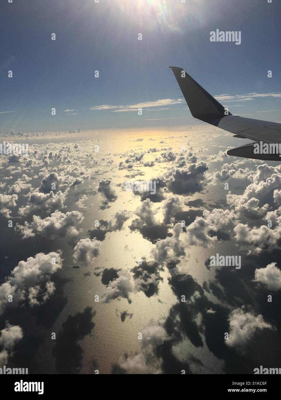 32000 feet hi-res stock photography and images - Alamy