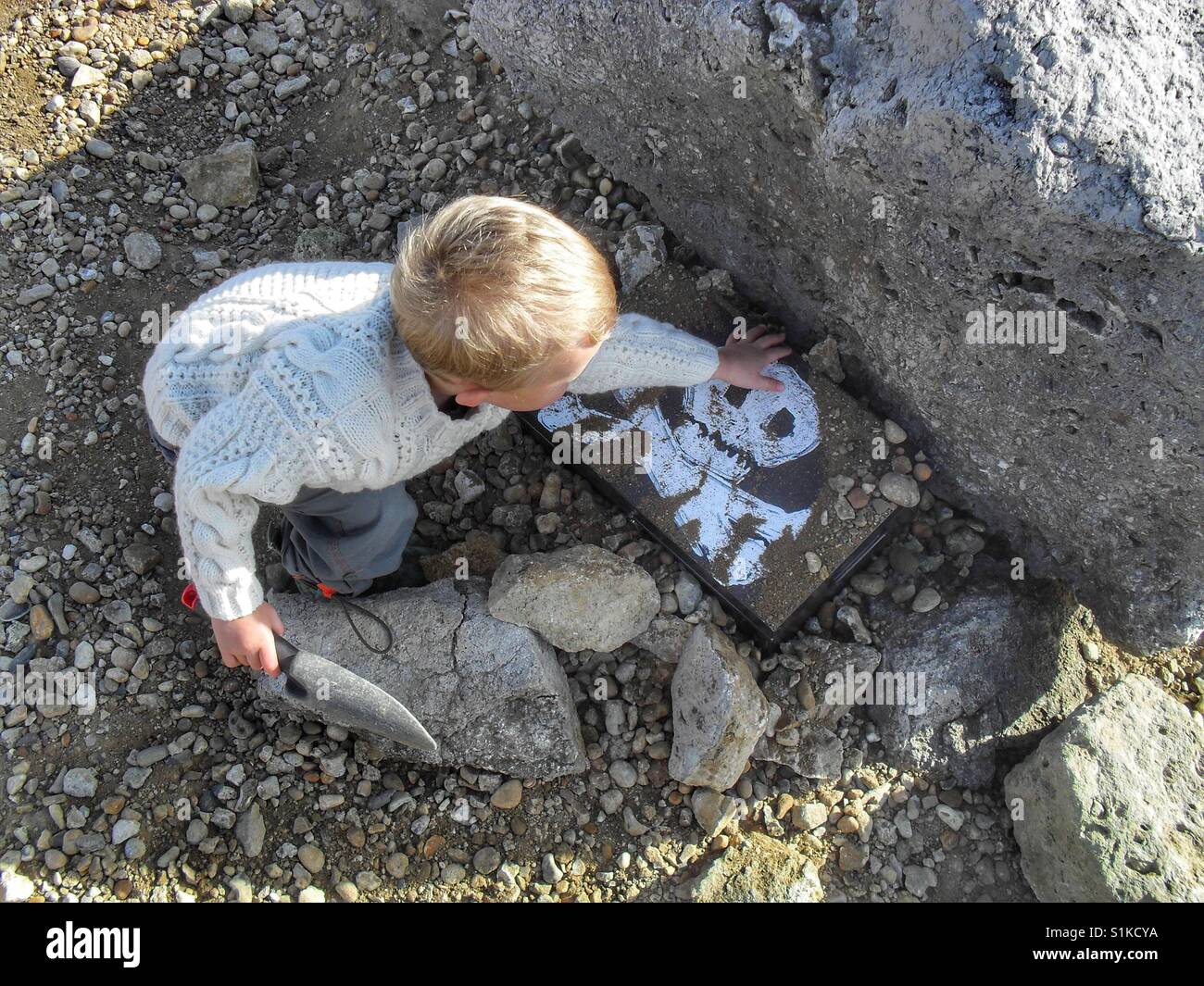Digging for treasure hi-res stock photography and images - Alamy
