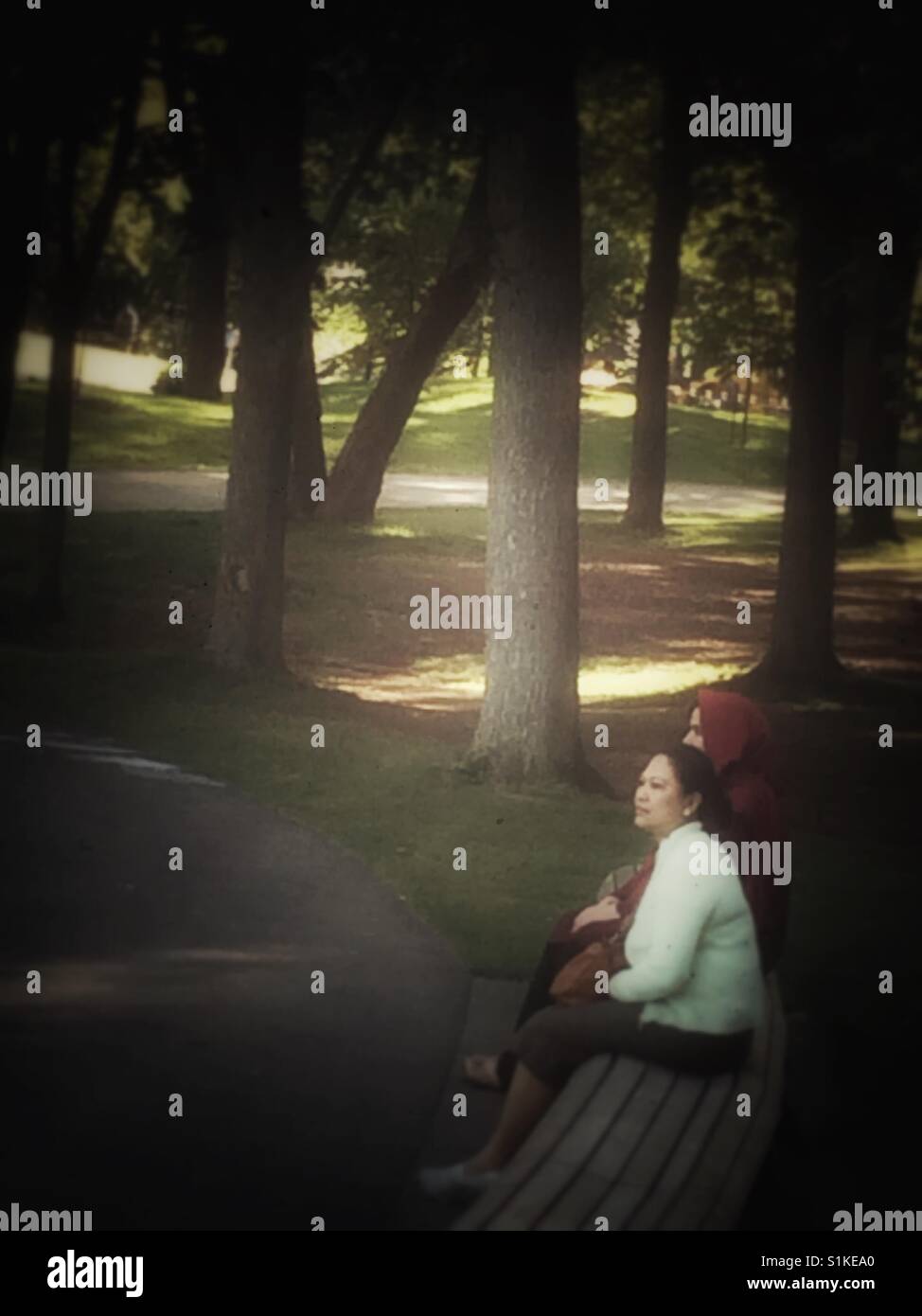 Women park bench hi-res stock photography and images - Alamy