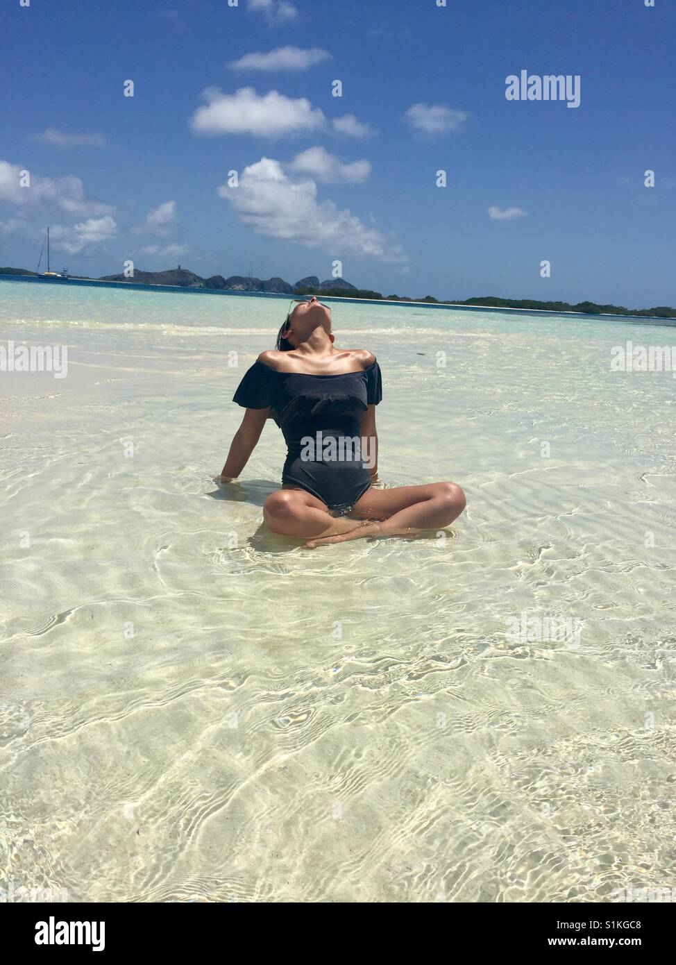 Women on the beach hi-res stock photography and images - Alamy