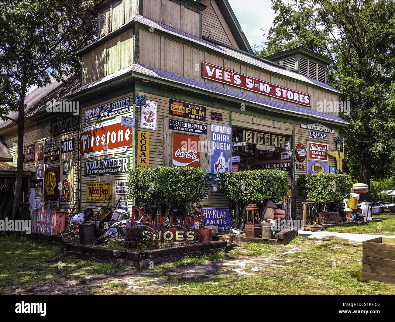 Biggar Antiques in Atlanta, Georgia is a visual experience of vintage Americana. Stock Photo