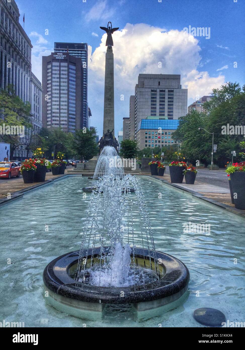 University Avenue fountains and war memorial in Toronto Stock Photo Alamy