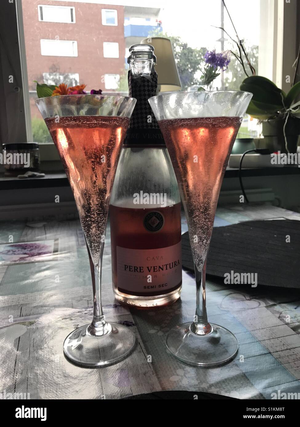 Sparkling rosé wine Stock Photo Alamy