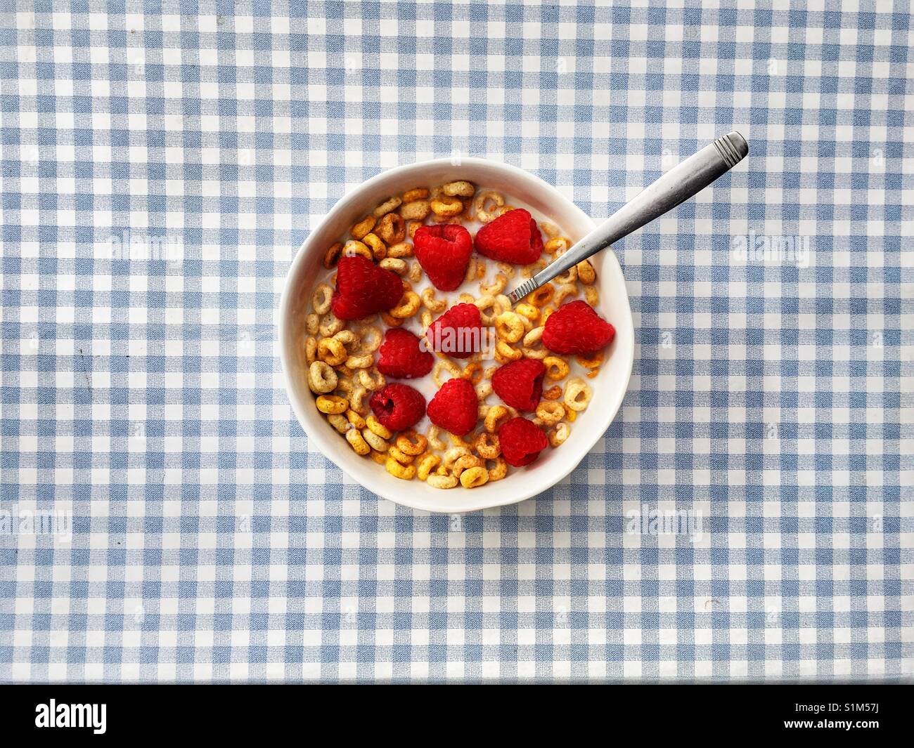 Cheerios breakfast cereal with fresh raspberries hires stock photography and images Alamy