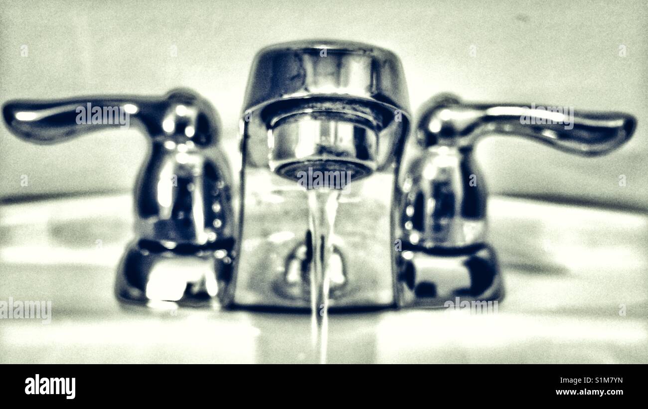 Sink faucet running water hires stock photography and images Alamy