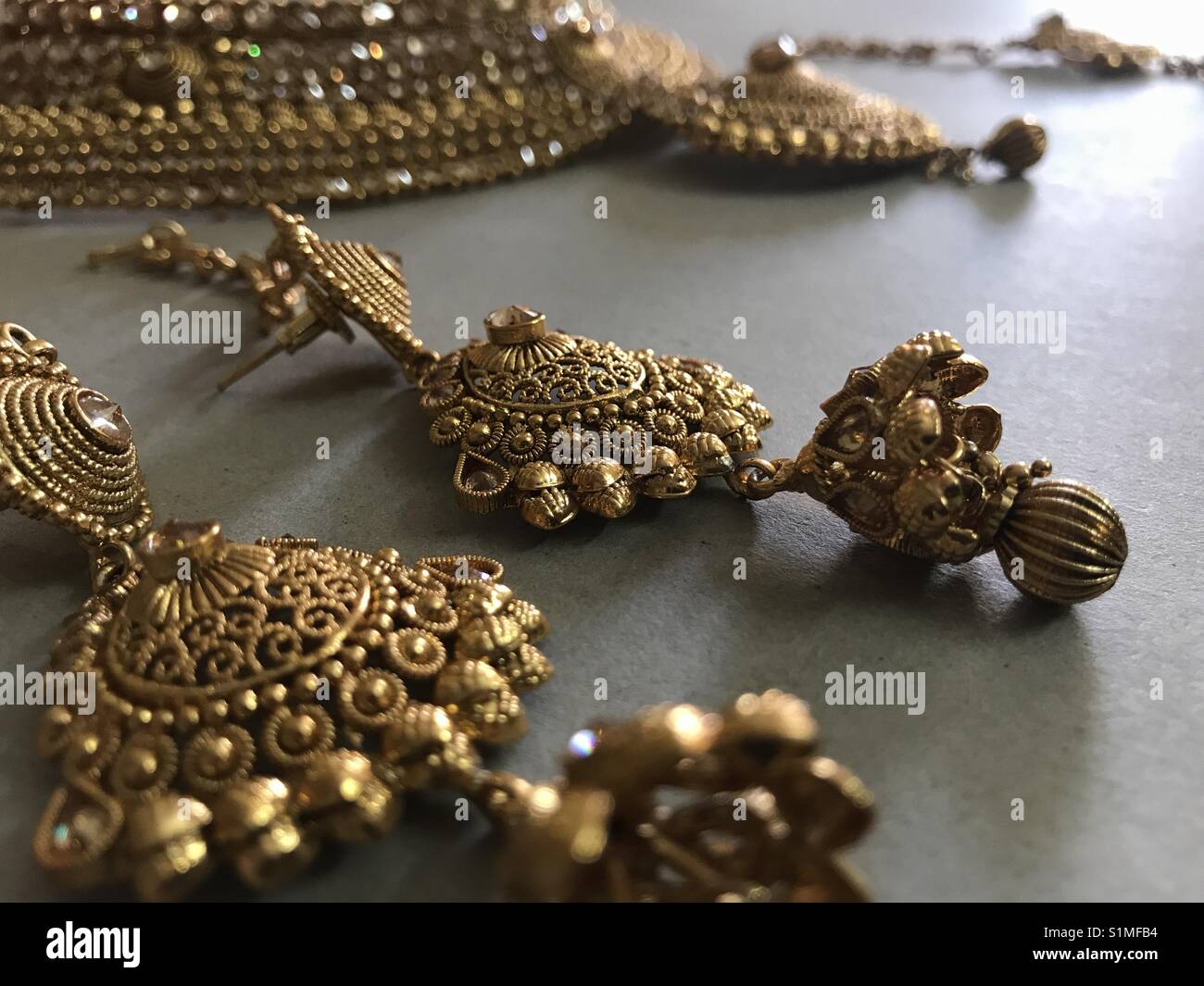 Gold jewellery hires stock photography and images Alamy