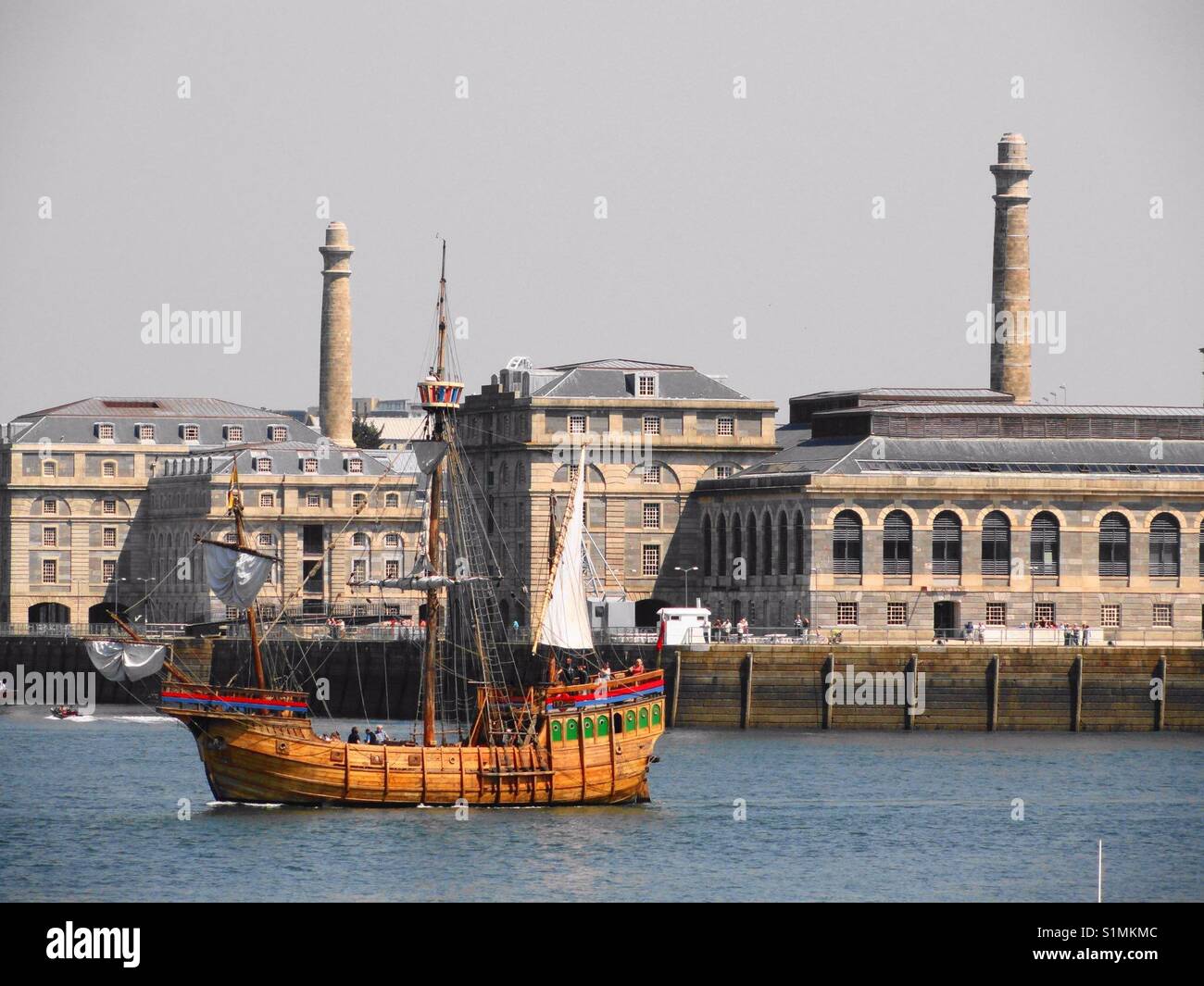 Francis Drakes Golden Hind Ship Hi res Stock Photography And Images Alamy sir-francis-drake-sir-francis-drake-s-ship-golden-hind