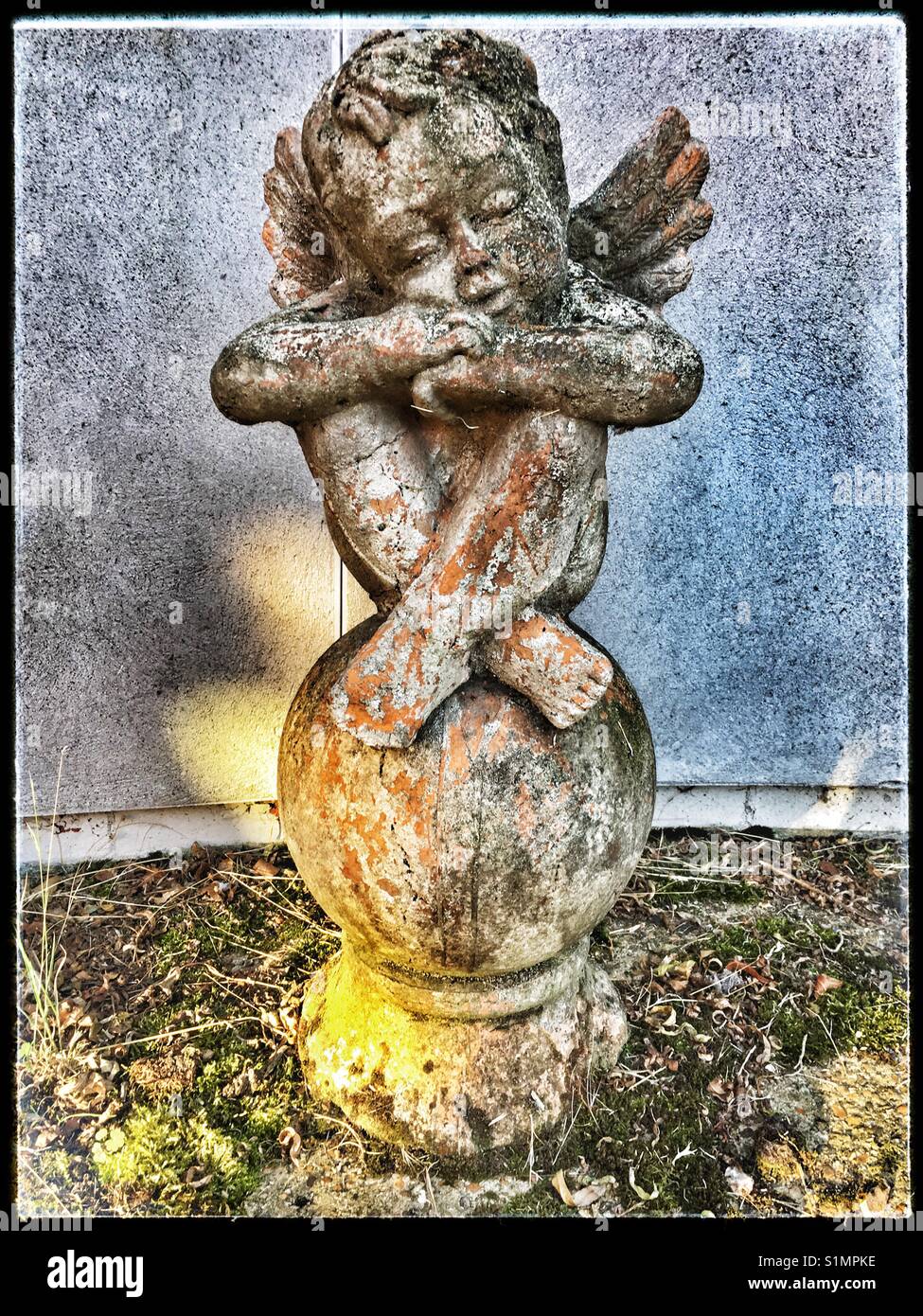 Garden sculpture cherub hires stock photography and images Alamy