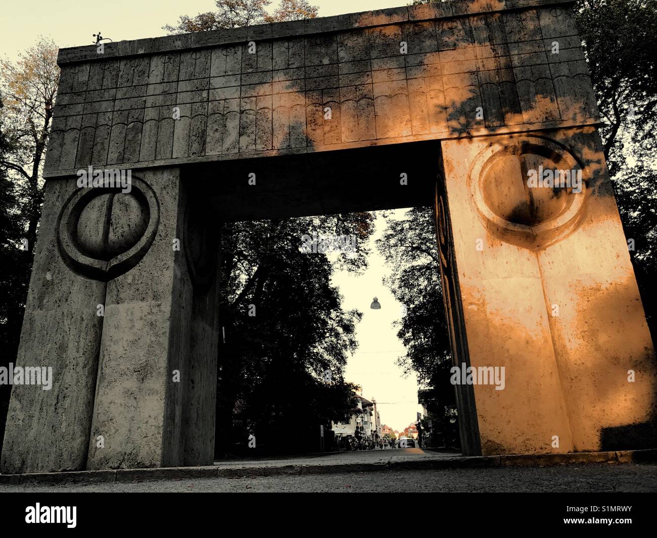 Kiss me at the gate hires stock photography and images Alamy