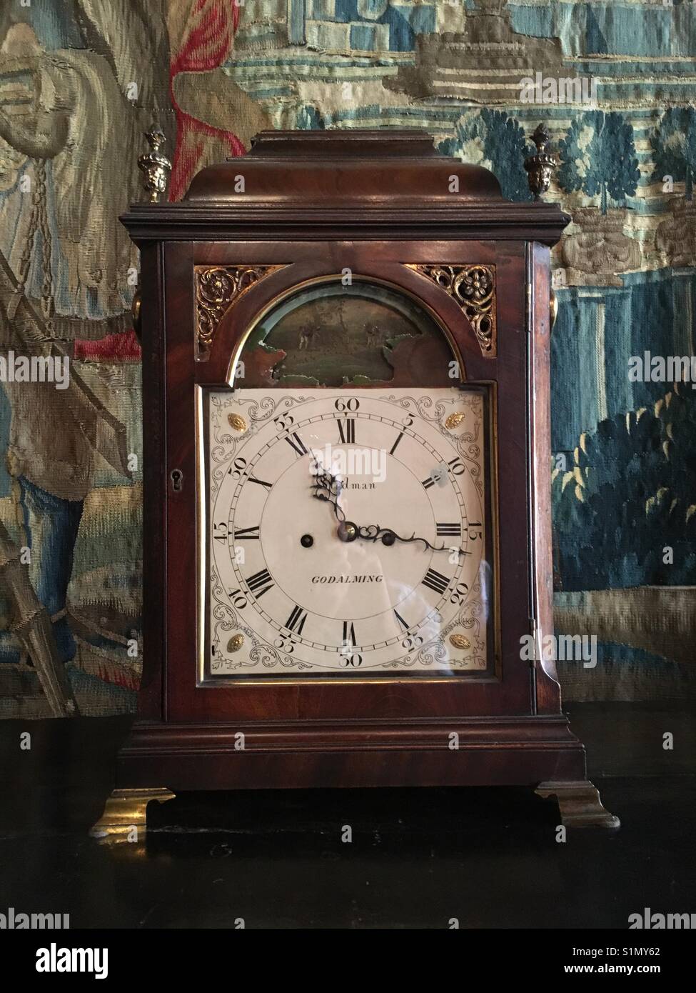 Antique mantle clock hi-res stock photography and images - Alamy