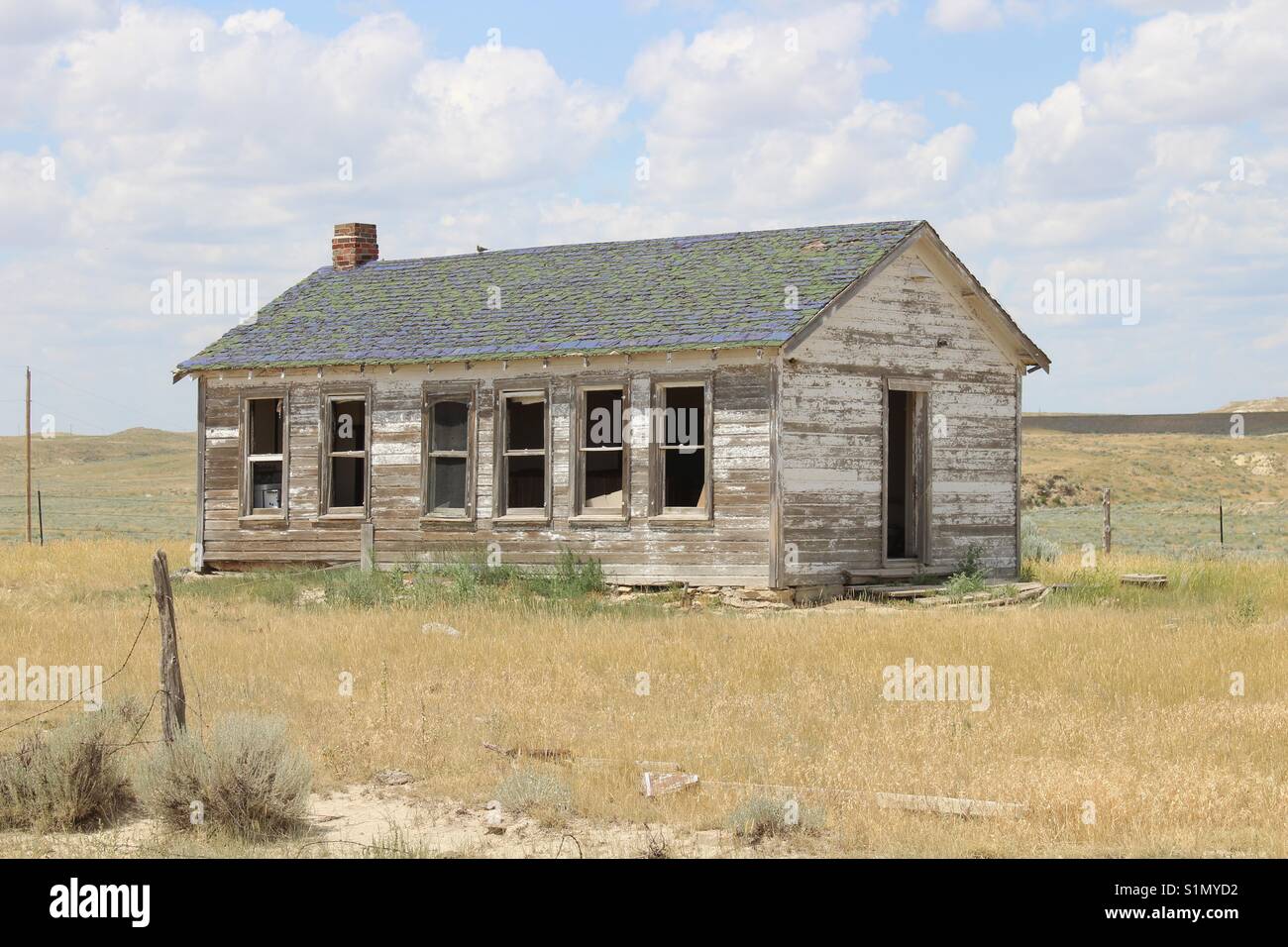 Abandoned schoolhouse hi-res stock photography and images - Alamy