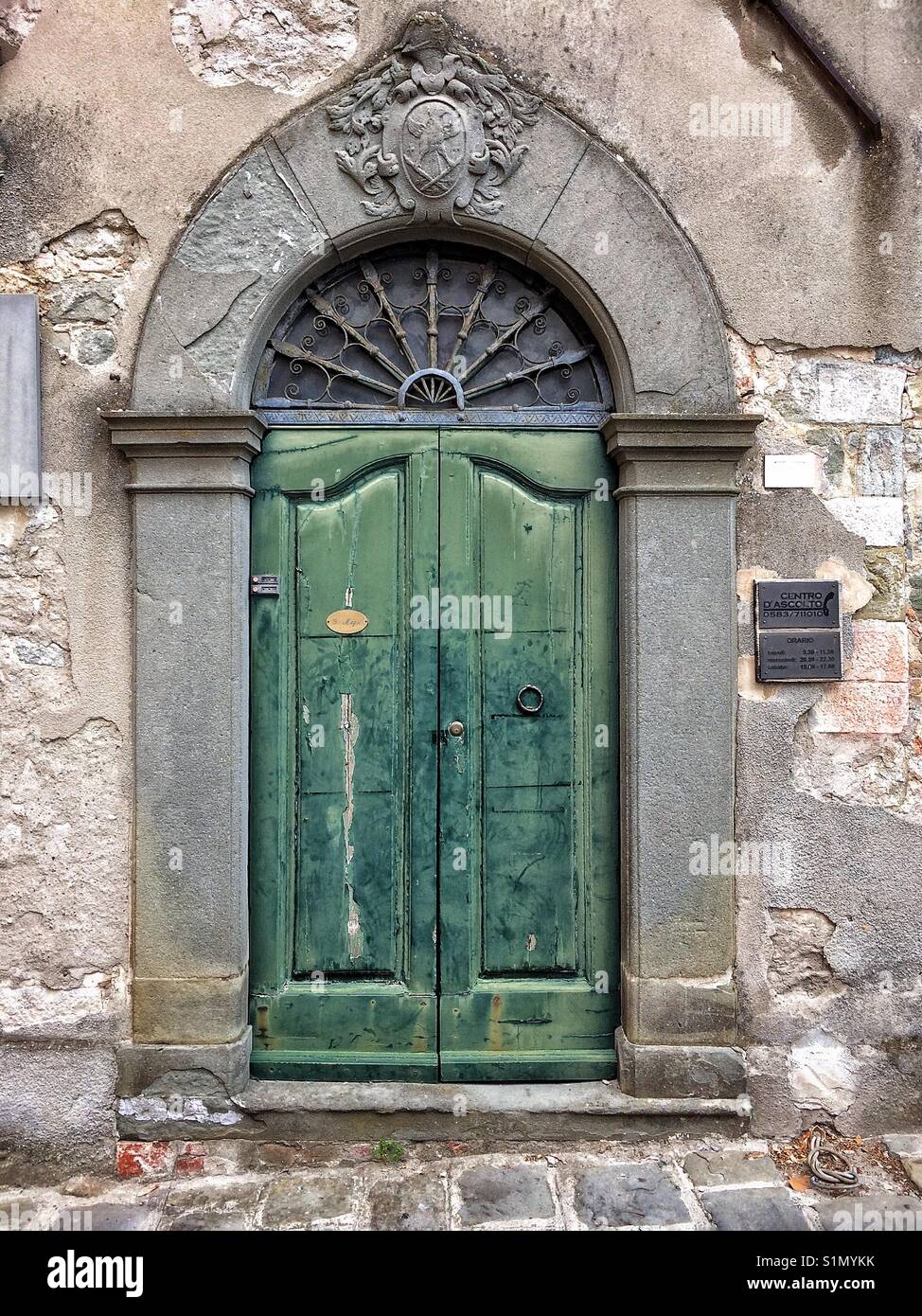 Old italian door hi-res stock photography and images - Alamy