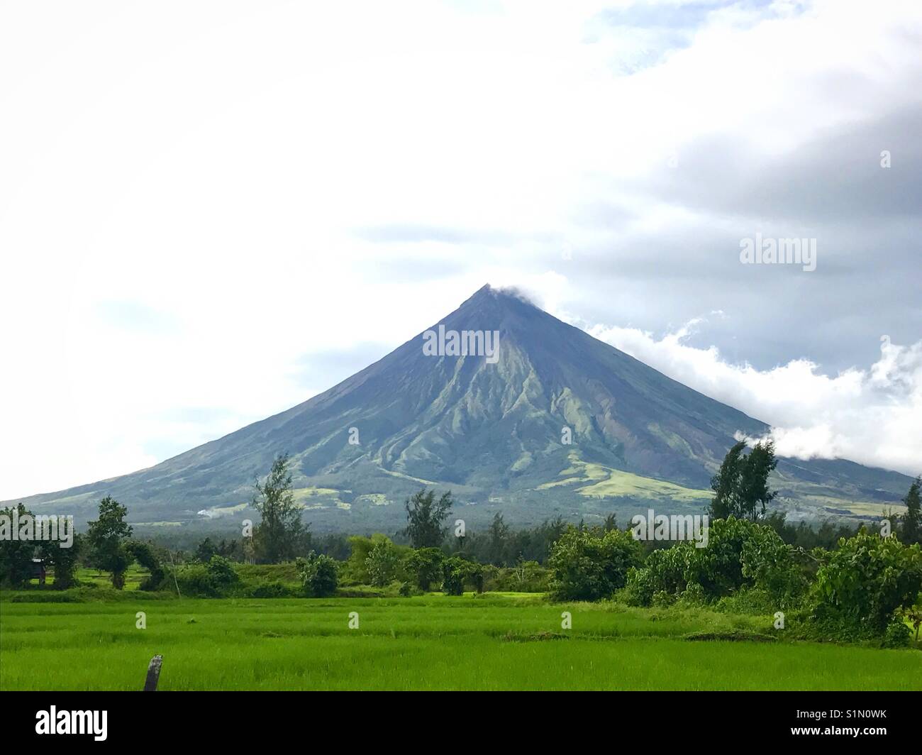 Perfect Volcano Perfect Volcano High Resolution Stock Photography and Images - Alamy