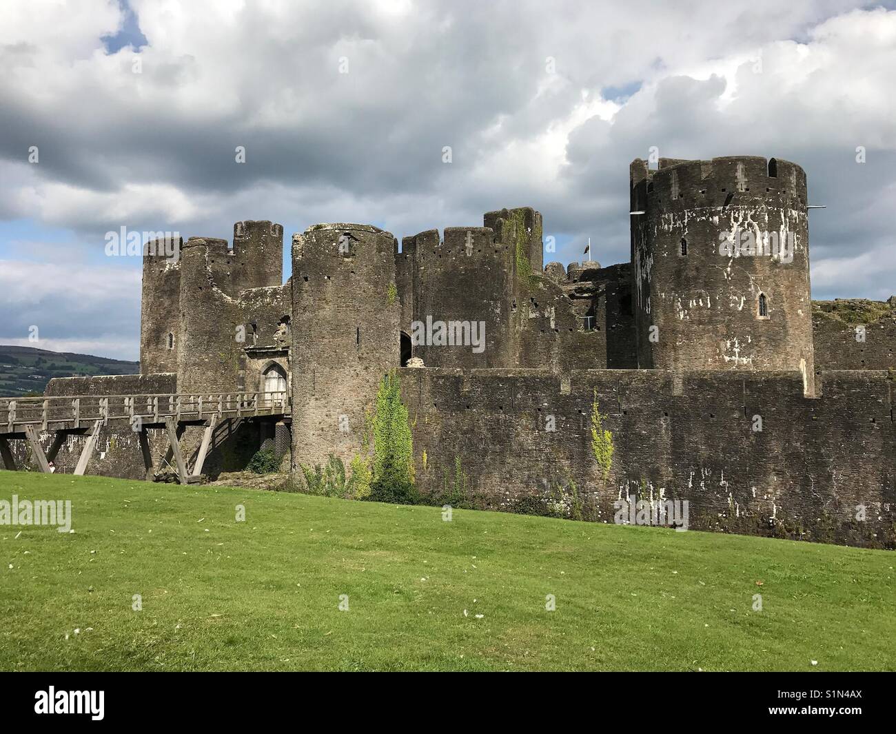 The outer west gatehouse of Caerphilly castle Stock Photo Alamy