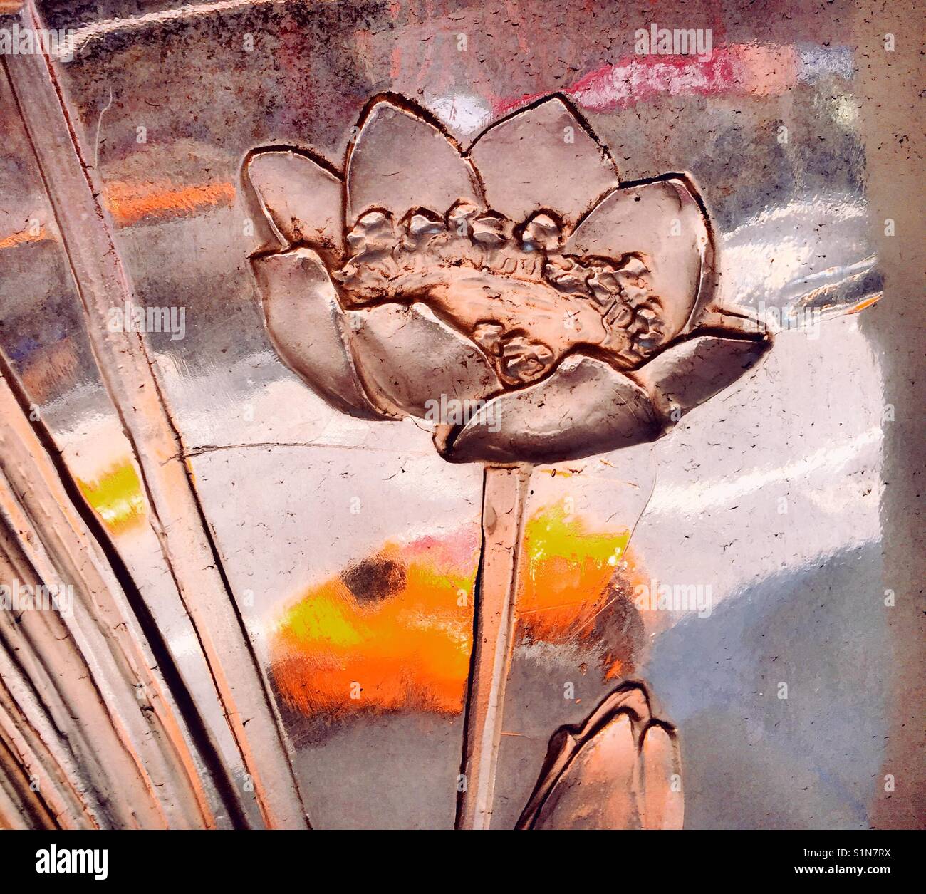 Lalique hi-res stock photography and images - Page 2 - Alamy, image size:1300x1255