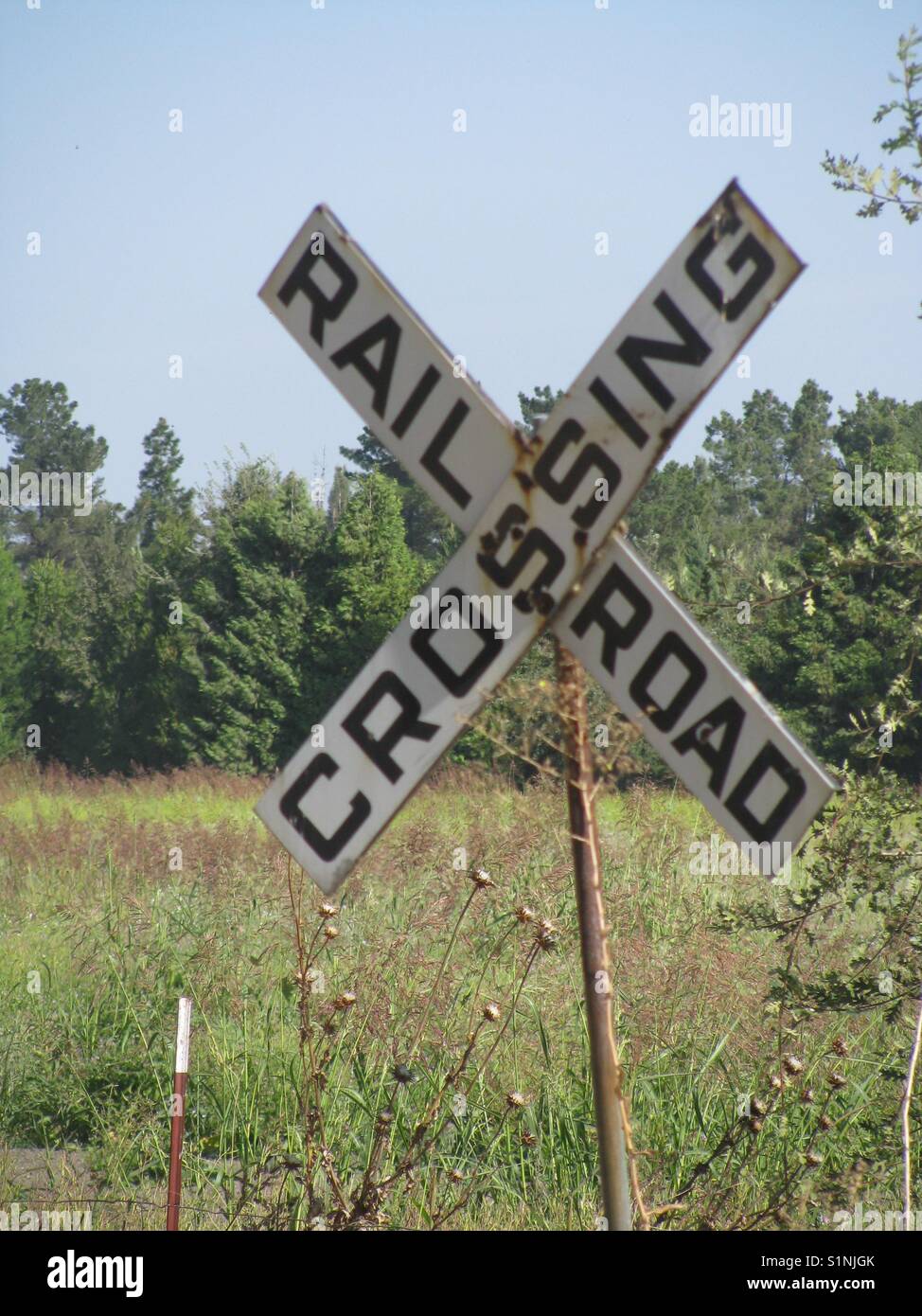 Rr railroad crossing sign hi-res stock photography and images - Alamy