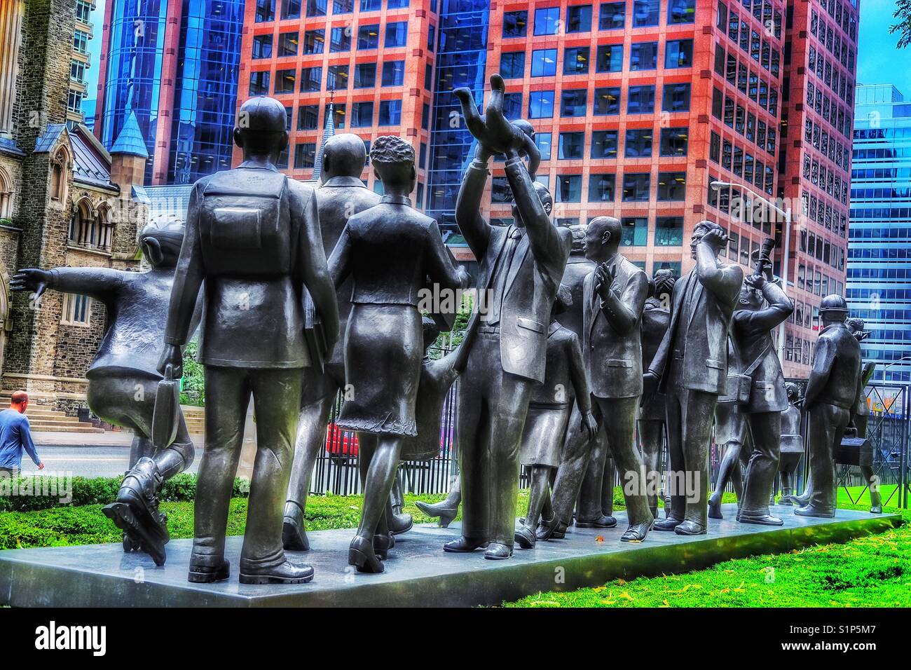Community (2001) 21 bronze life size sculpture figures by Kirk Newman, Bloor St East, Toronto, Canada - Smartphone Captured Stock Image