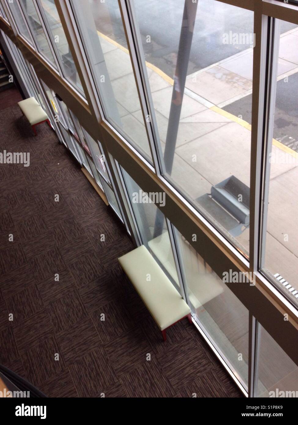 Building windows architecture hi-res stock photography and images - Alamy