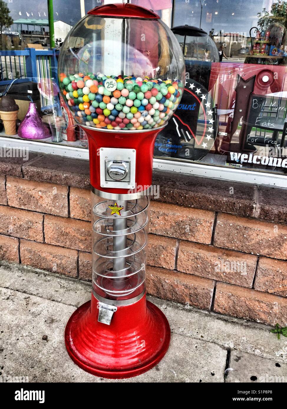 Old fashioned bubble gum vending machine Stock Photo - Alamy
