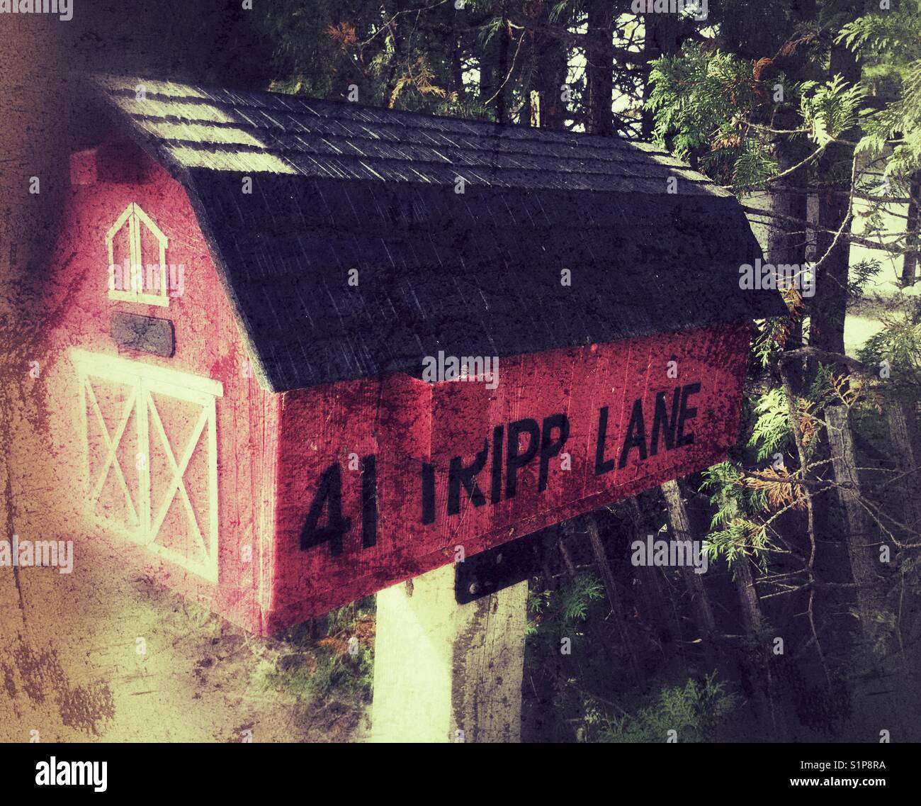 Red barn house mailbox Stock Photo Alamy