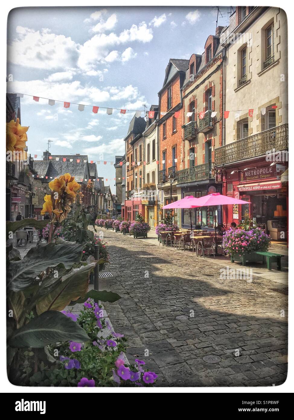 VITRE, BRITTANY, FRANCE. August 28th 2017. The beautiful Rue de la Poterie is just one of Vitre's stunning old streets, which explains why the town is increasingly popular with summer tourists. Stock Photo
