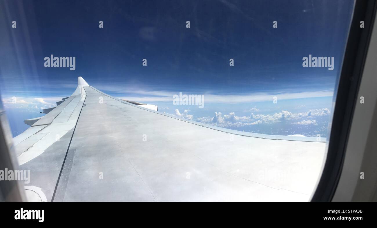 Airplane wing plane hi-res stock photography and images - Alamy