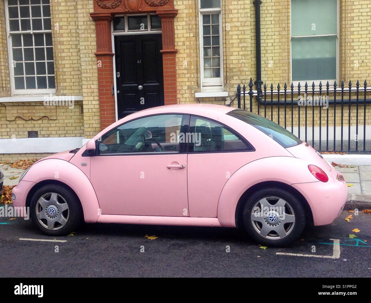 Pink volkswagen hi-res stock photography and images - Alamy