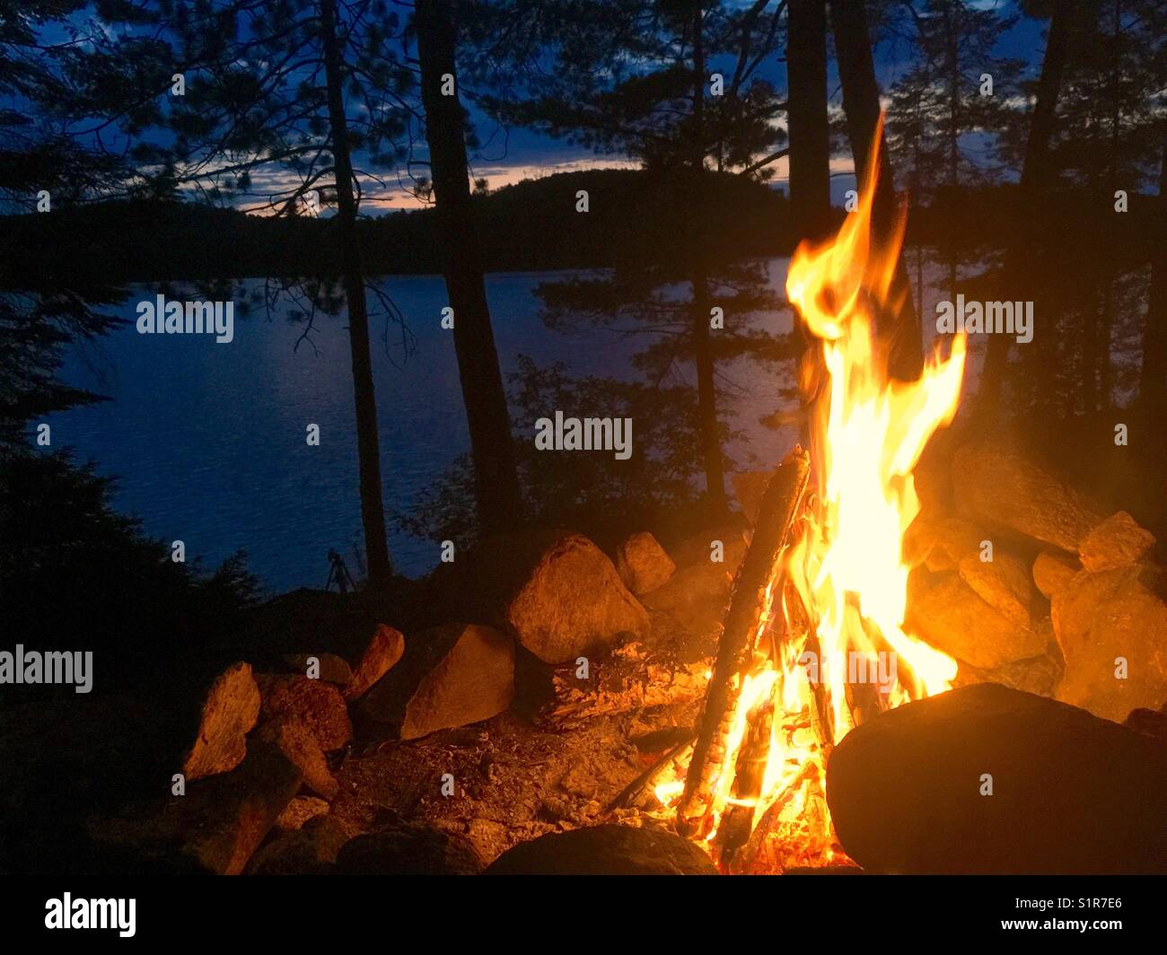 Lake Fire Rocks Rock fire pit hi-res stock photography and images - Alamy