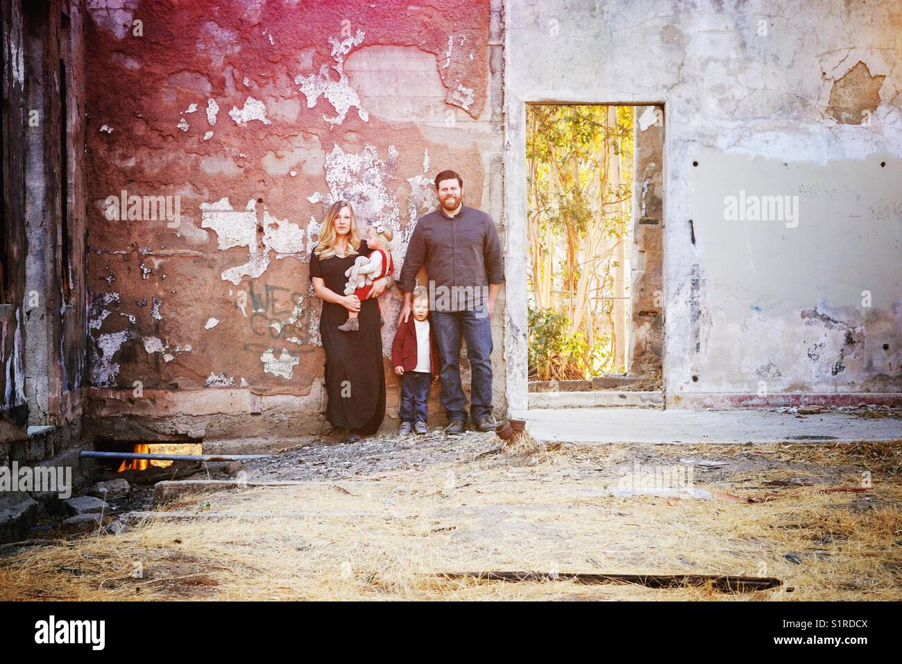 Broken family portrait hi-res stock photography and images - Alamy