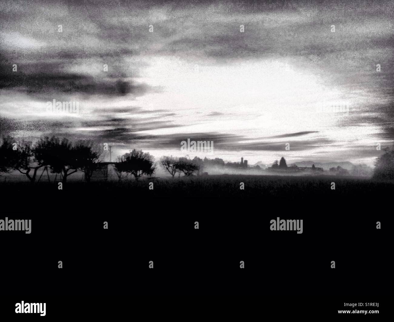 Black clouds sunset hi-res stock photography and images - Alamy