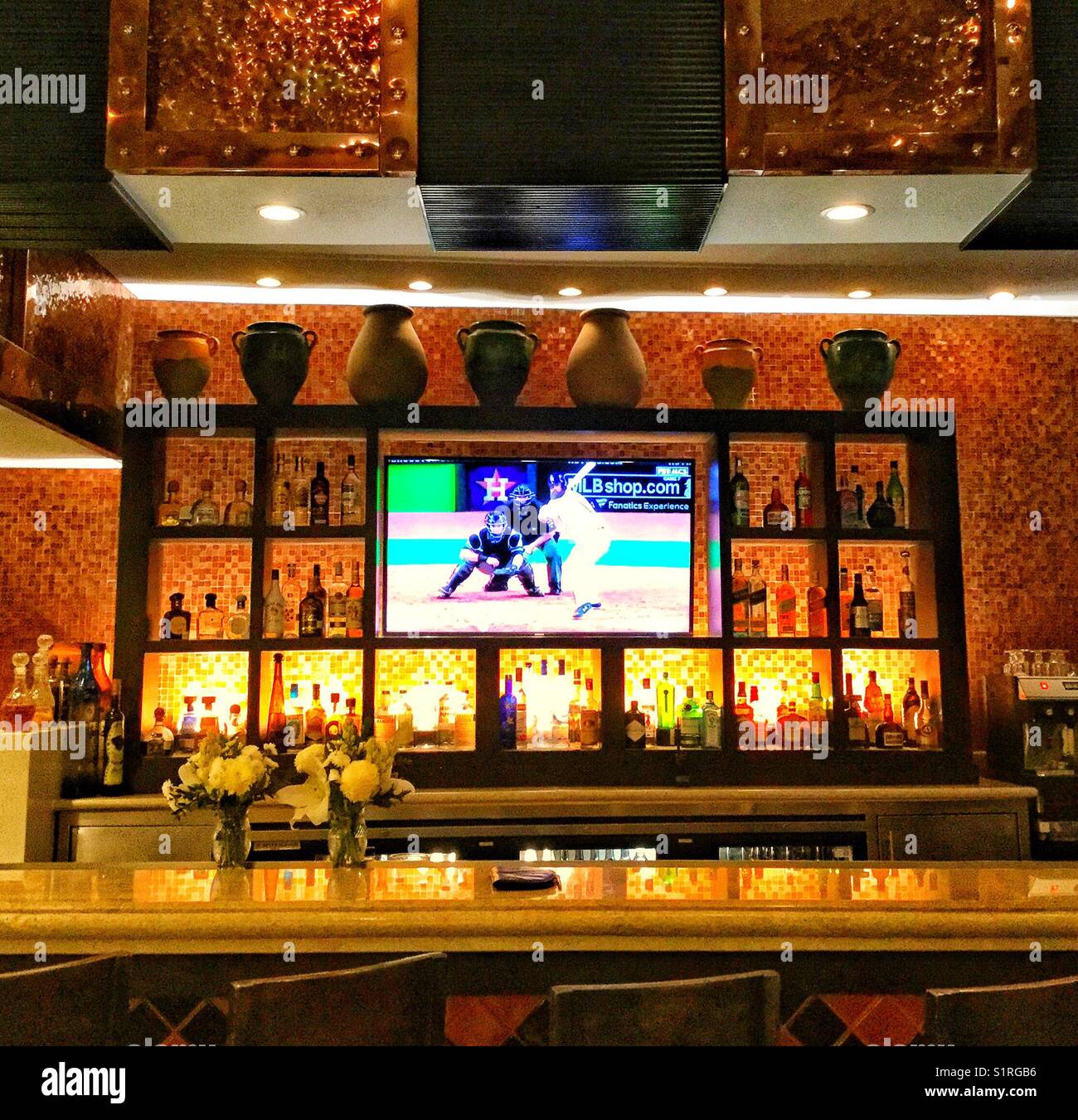 Sports bar tv hi-res stock photography and images - Alamy