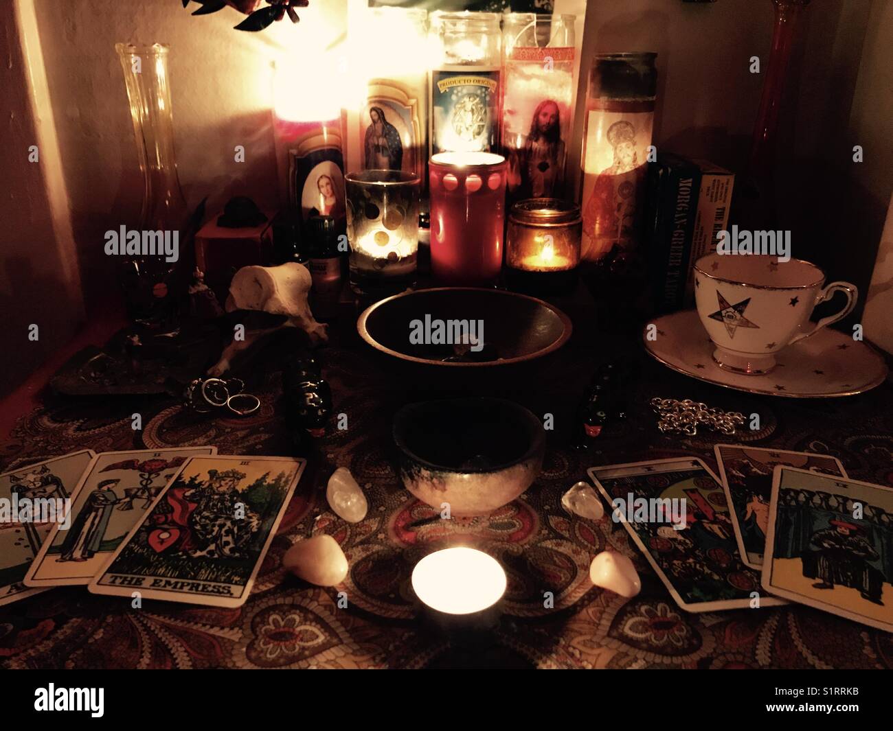 Altar with candles and tarot cards Stock Photo - Alamy