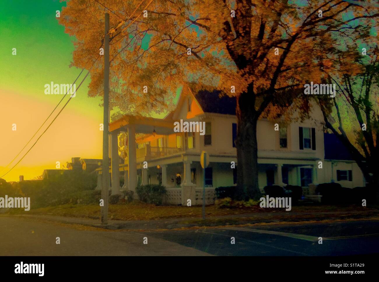 Lighting white house hi-res stock photography and images - Alamy