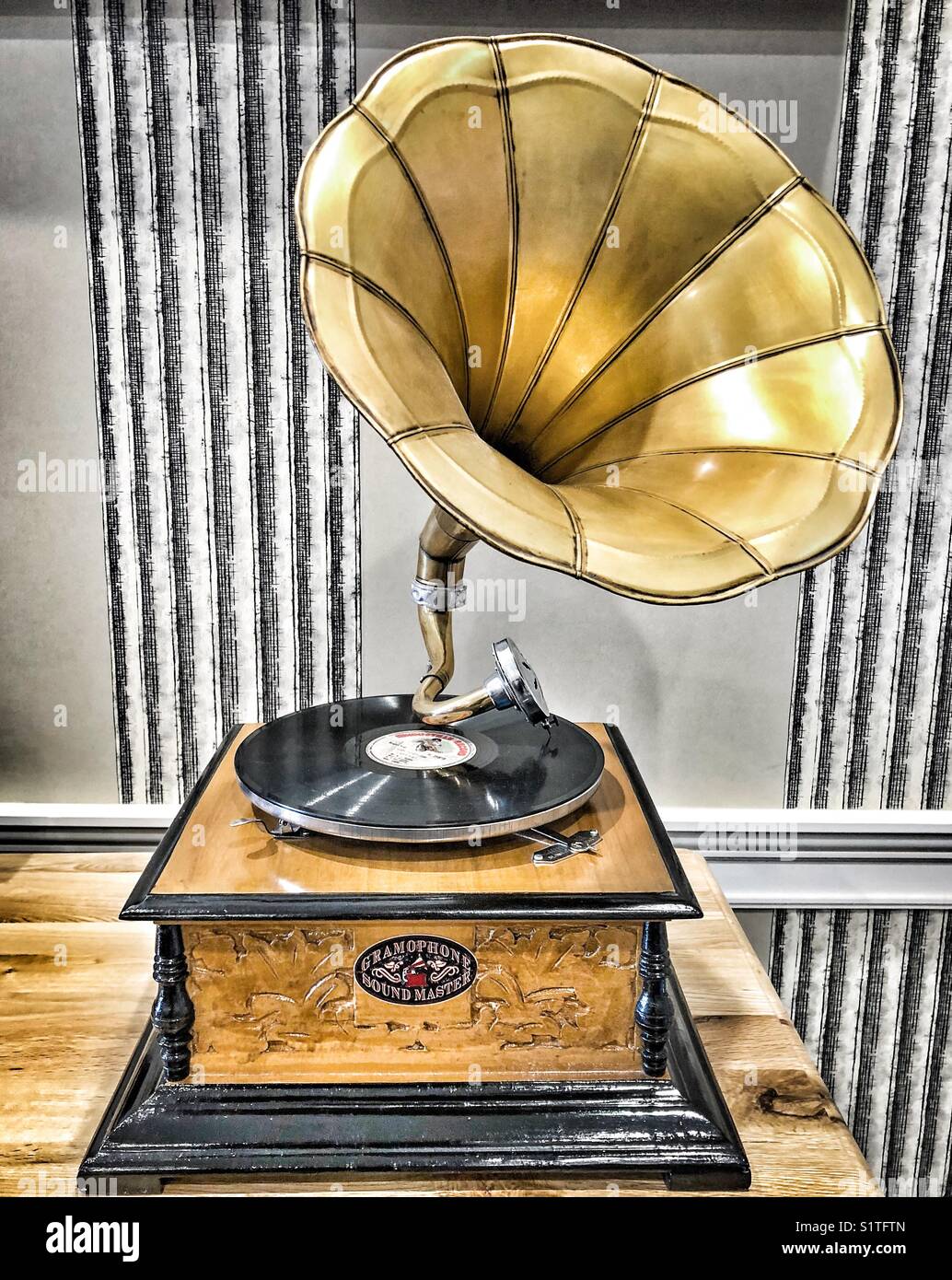 Vintage gramophone record player with horn Stock Photo - Alamy