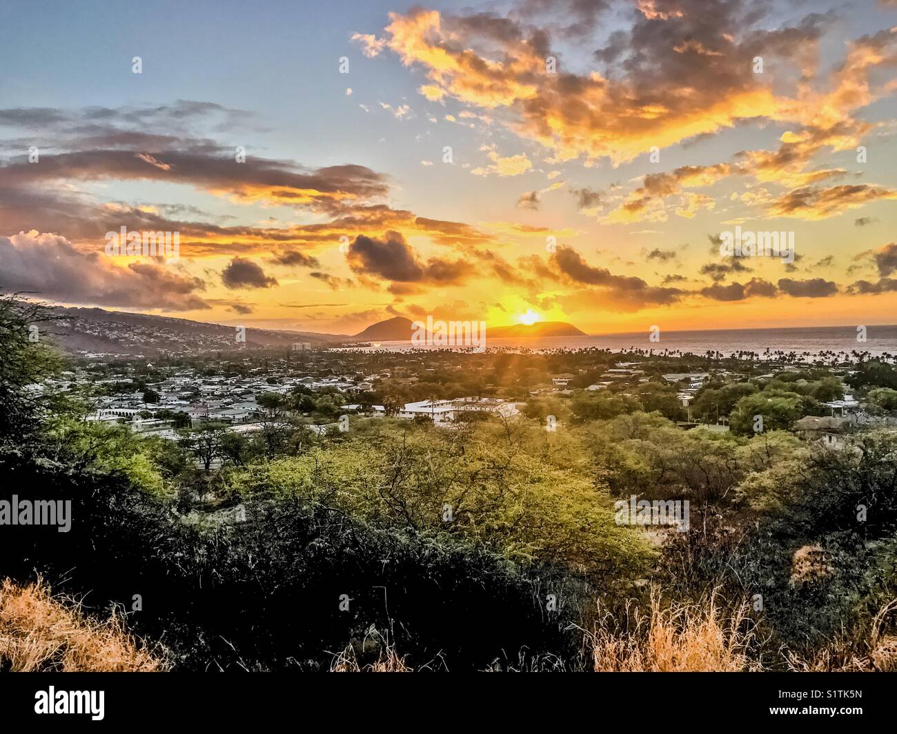 Hawaii diamond head sunrise hi-res stock photography and images - Alamy