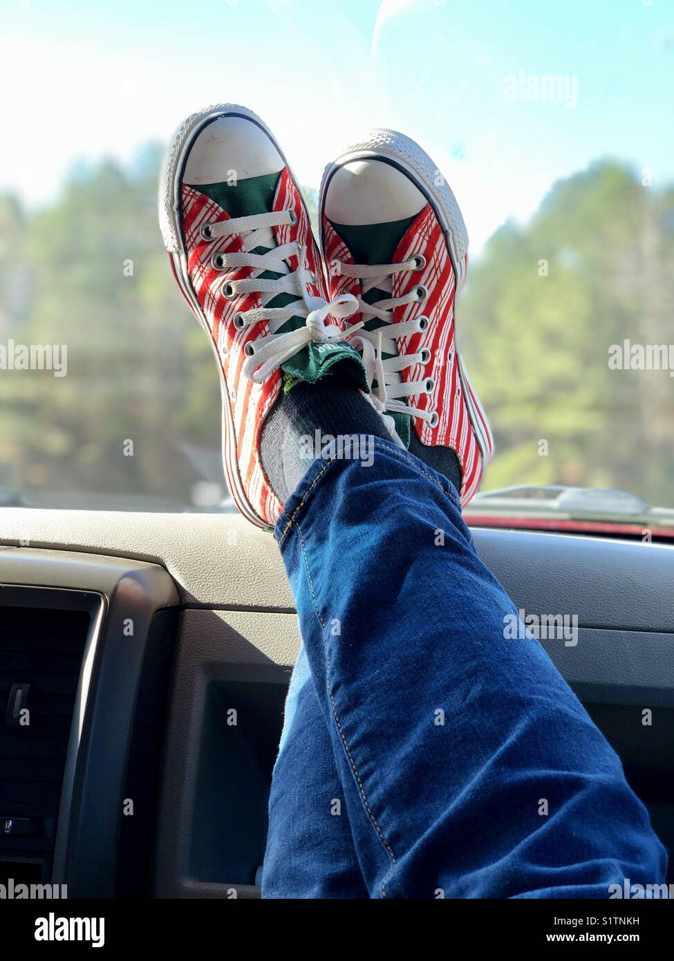 Blue jeans converse hi-res stock photography and images - Alamy