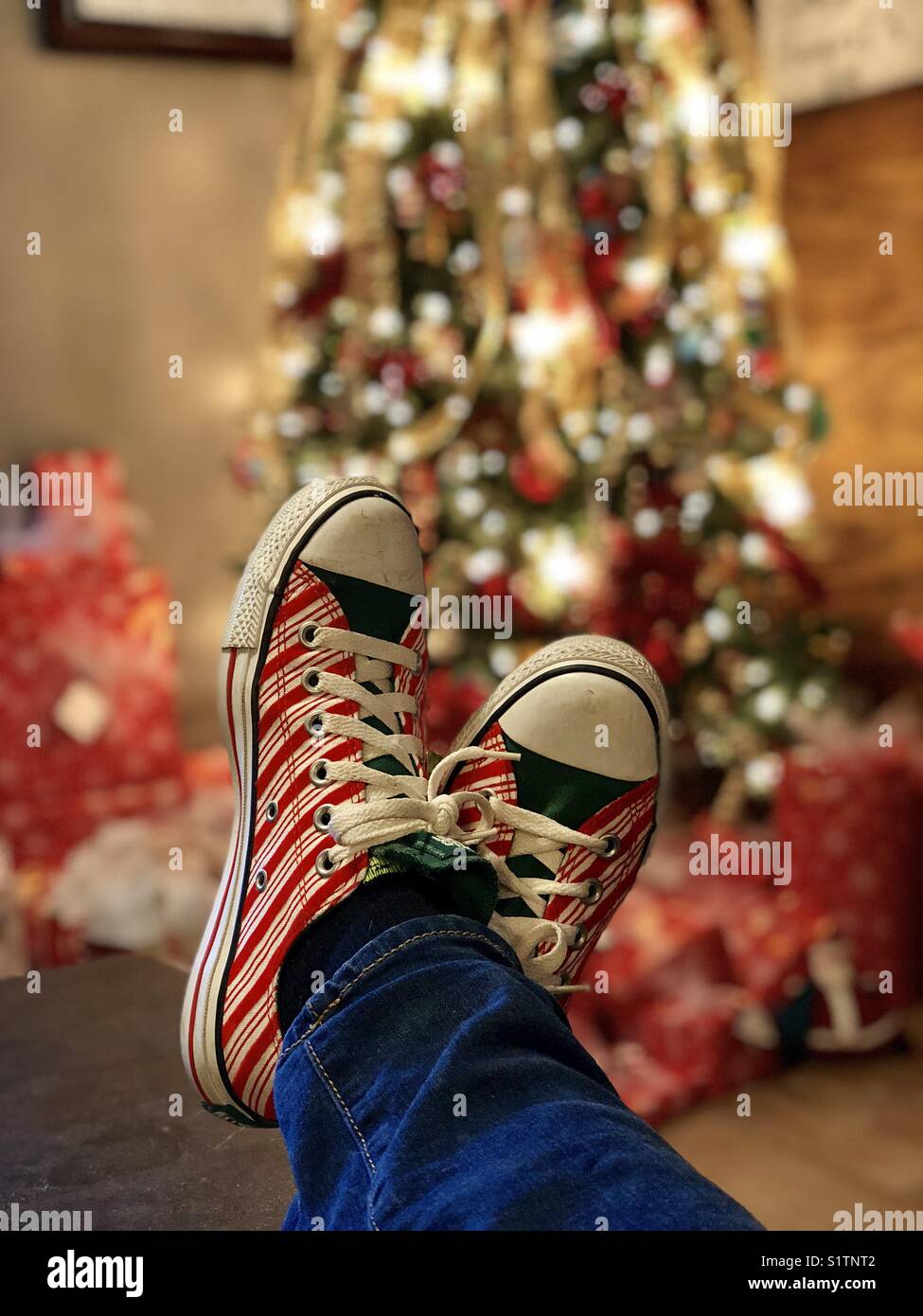 Relaxing converse hi-res stock photography and images - Alamy