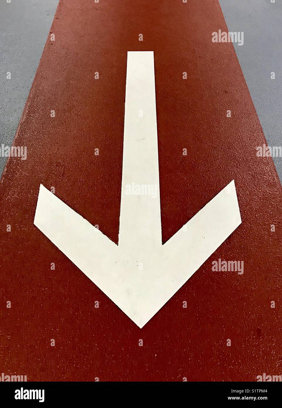 Arrow down hi-res stock photography and images - Alamy