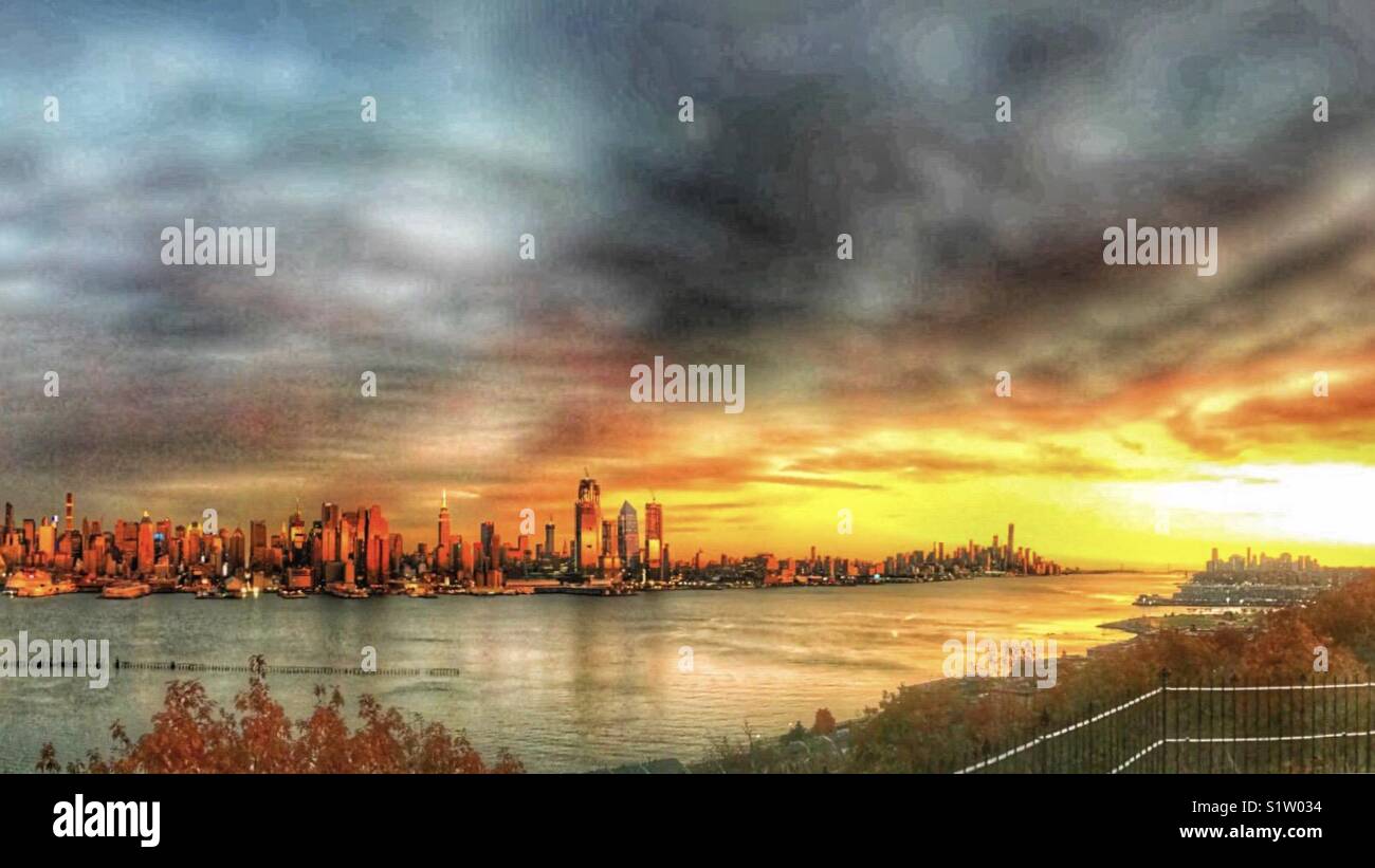 New York City skylines midtown and Downtown Stock Photo Alamy