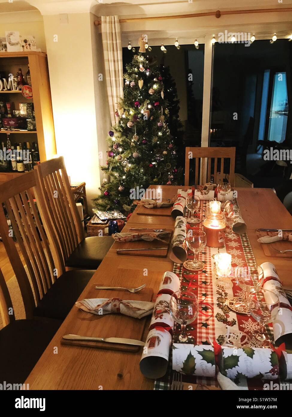 Christmas dinner table decoration with pine branches and golden cones.  Christmas centerpiece with golden decor. Christmas party Stock Photo - Alamy