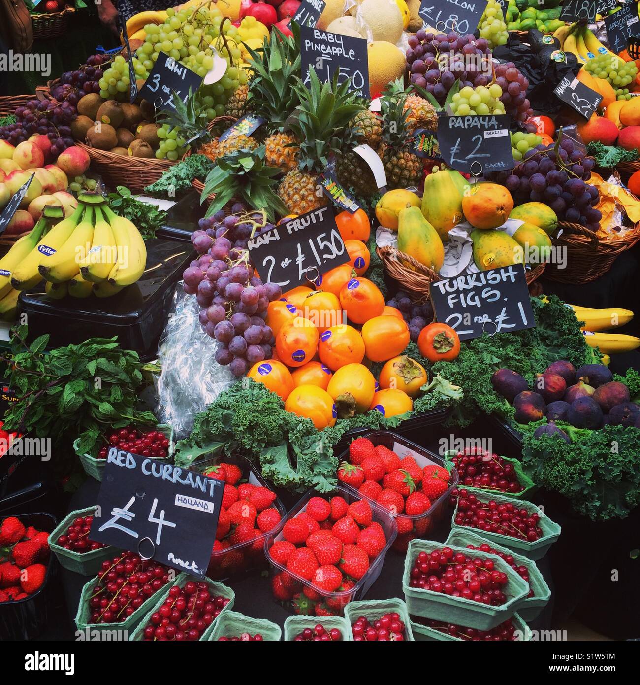 Colourful fruit and vegetables Stock Photo - Alamy