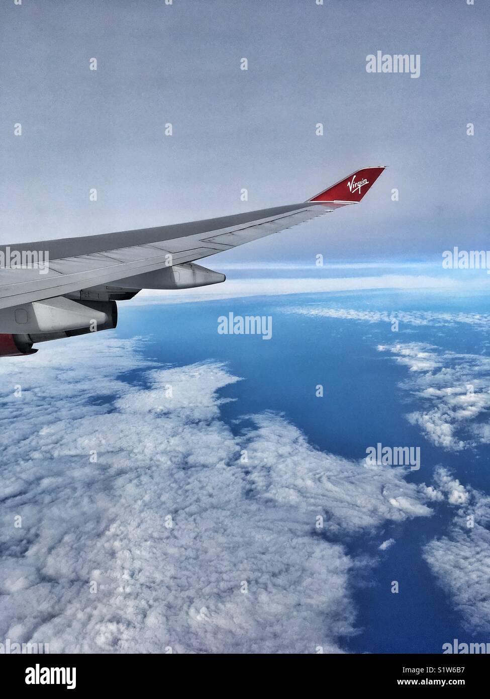 View out over the wing of a Virgin Atlantic airliner Stock Photo