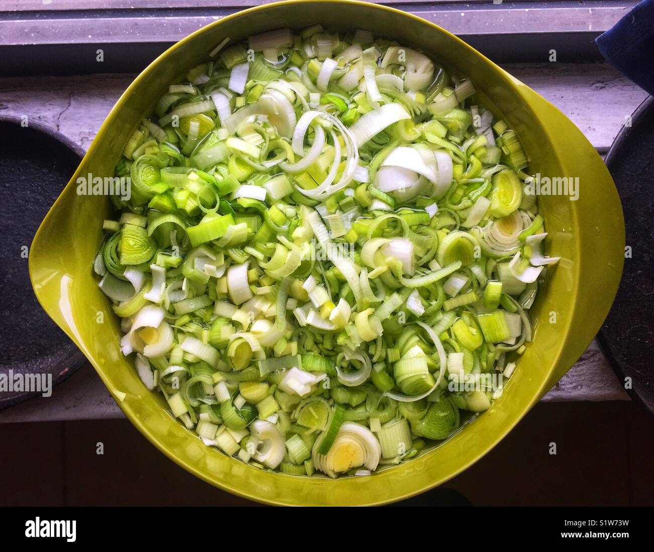 Washing leeks hires stock photography and images Alamy