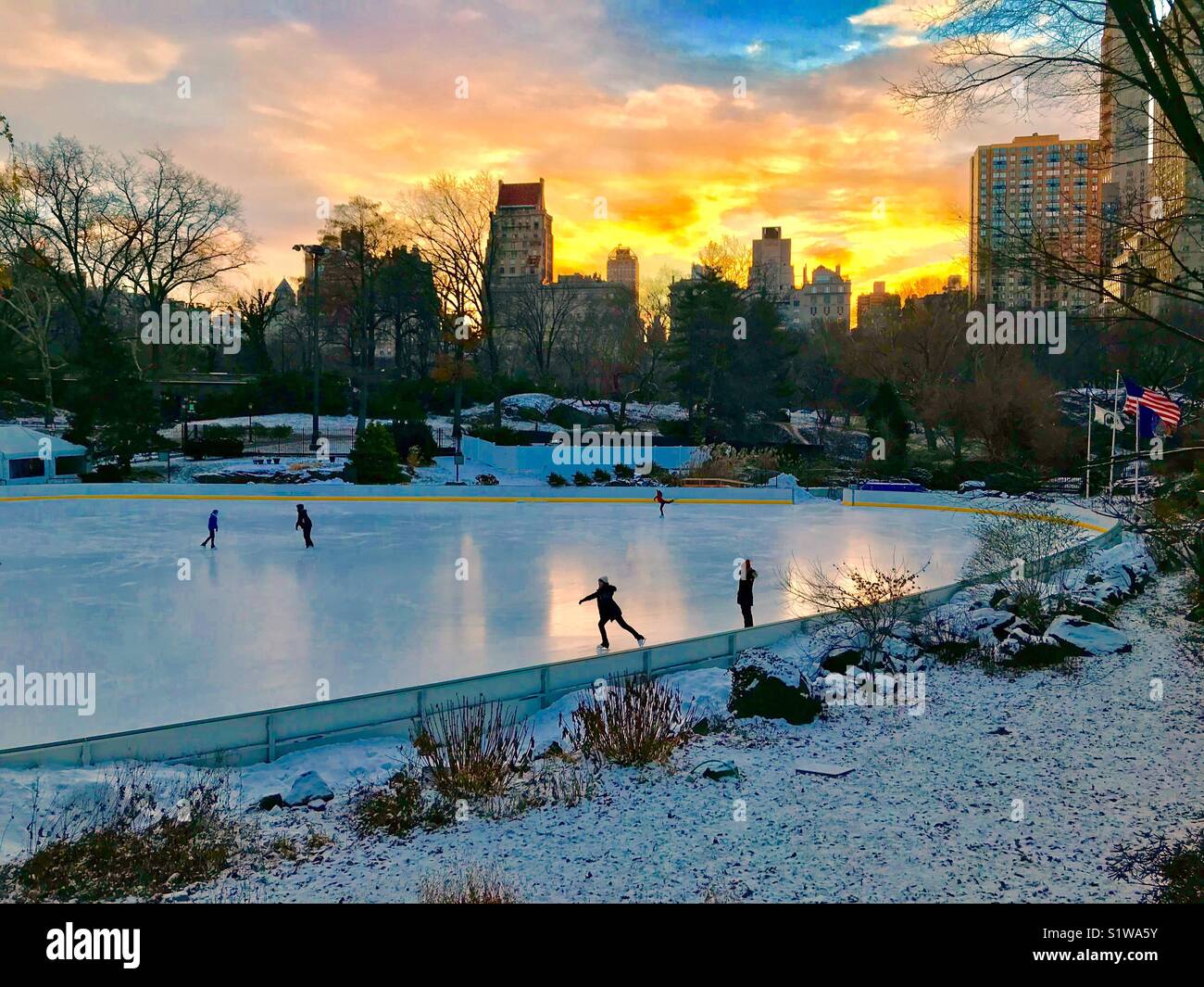 Ice skating in Central Park Stock Photo Alamy