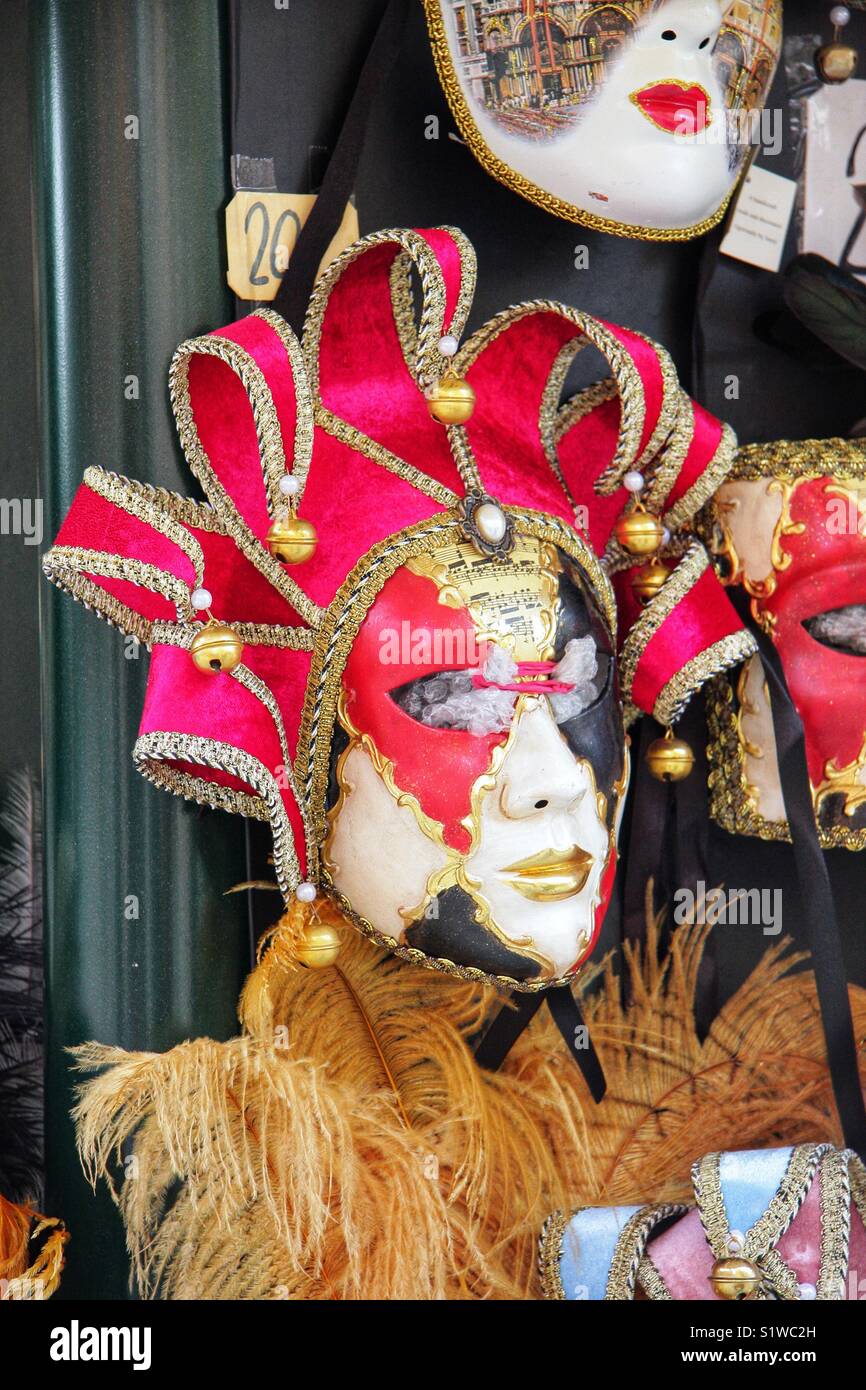 Venecia - máscaras de carnaval veneciano tradicional Fotografía de stock -  Alamy